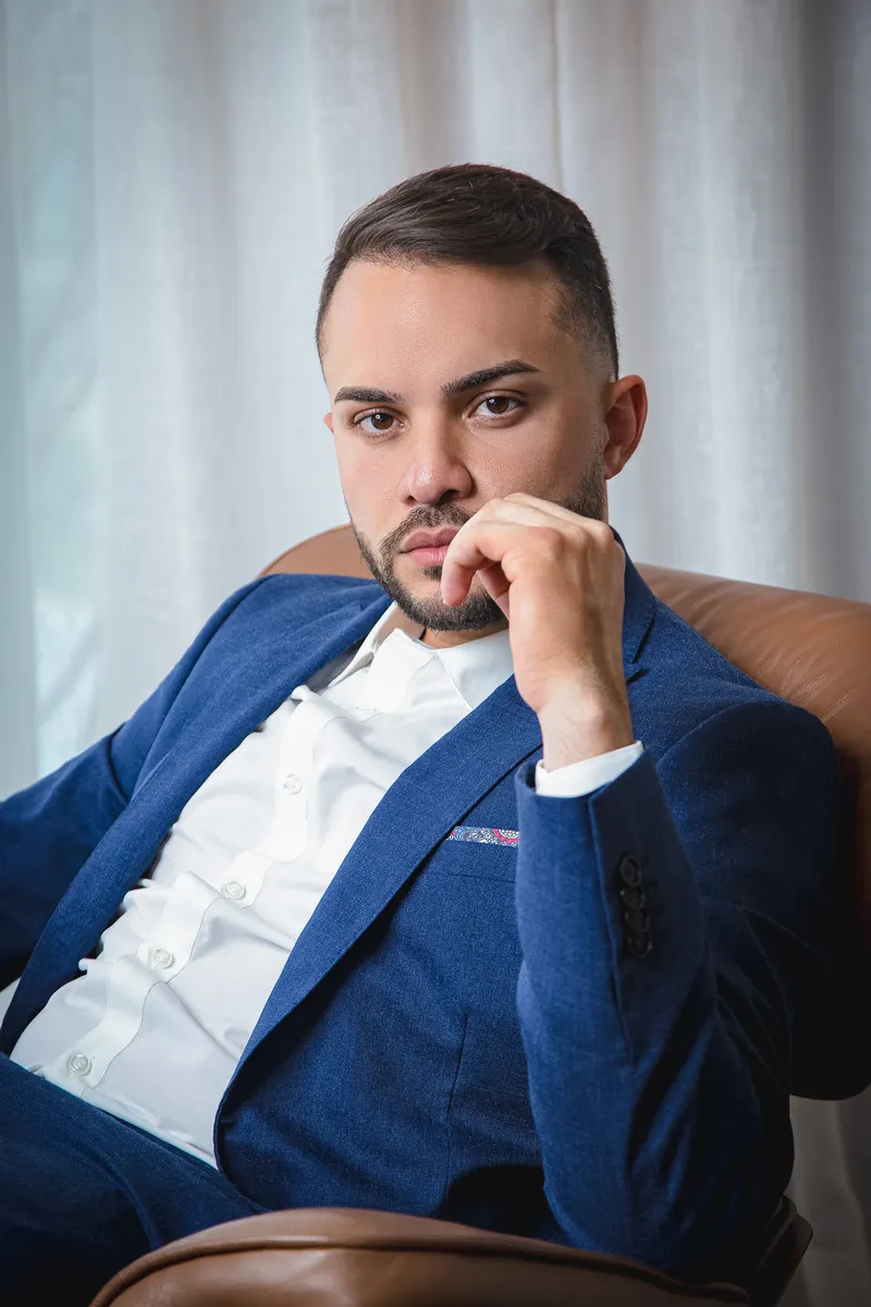Dr. Mauro Melo, cirurgião-dentista especialista em harmonização facial masculina